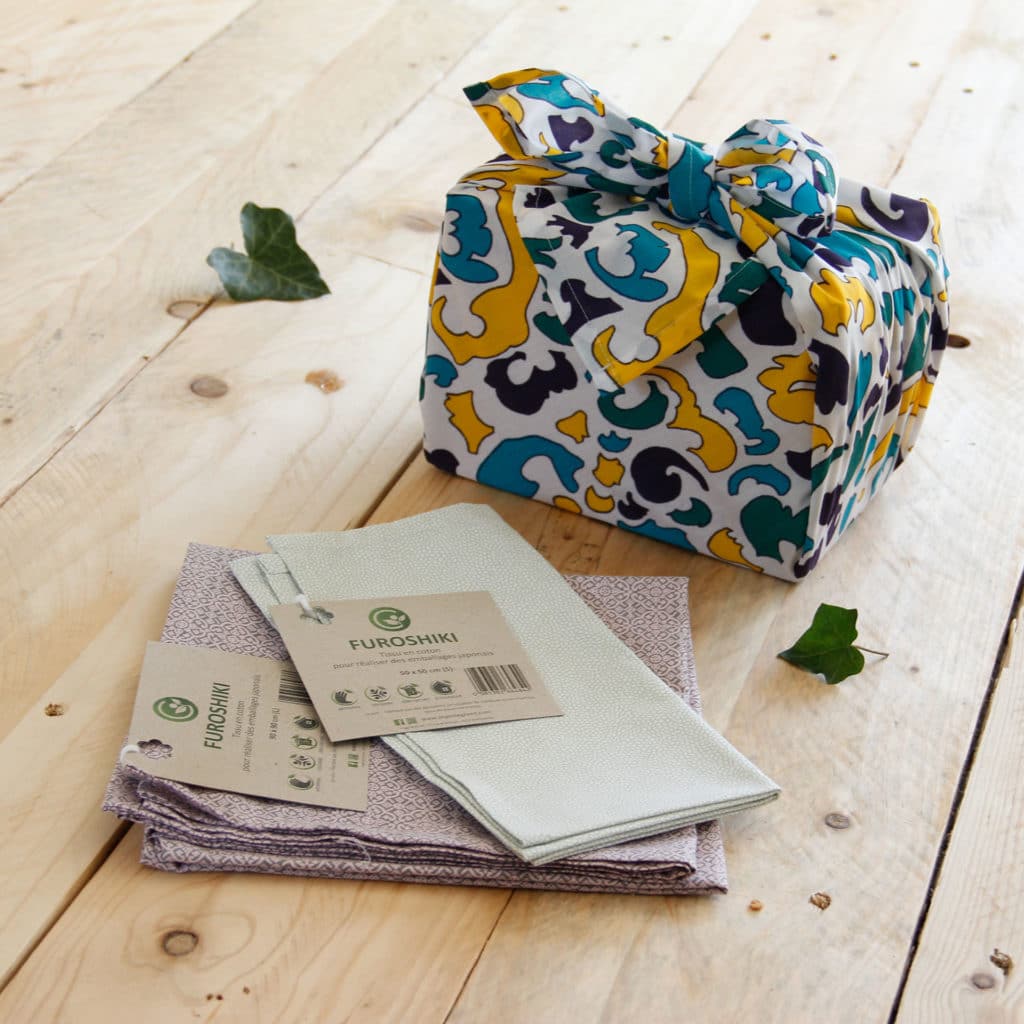 Furoshiki (tissu recyclé) avec tuto noeuds - M